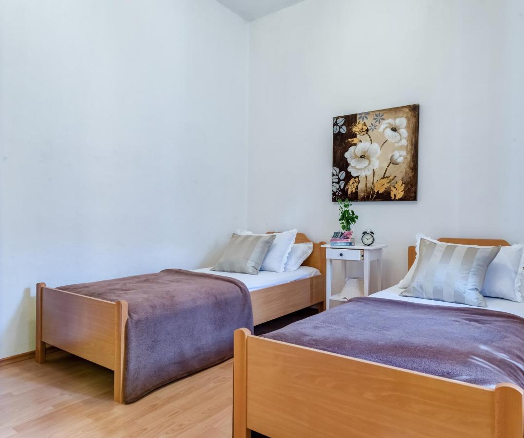 Apartments Bralic ヴィス エクステリア 写真